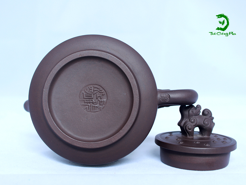 phần triện dưới đáy ấm